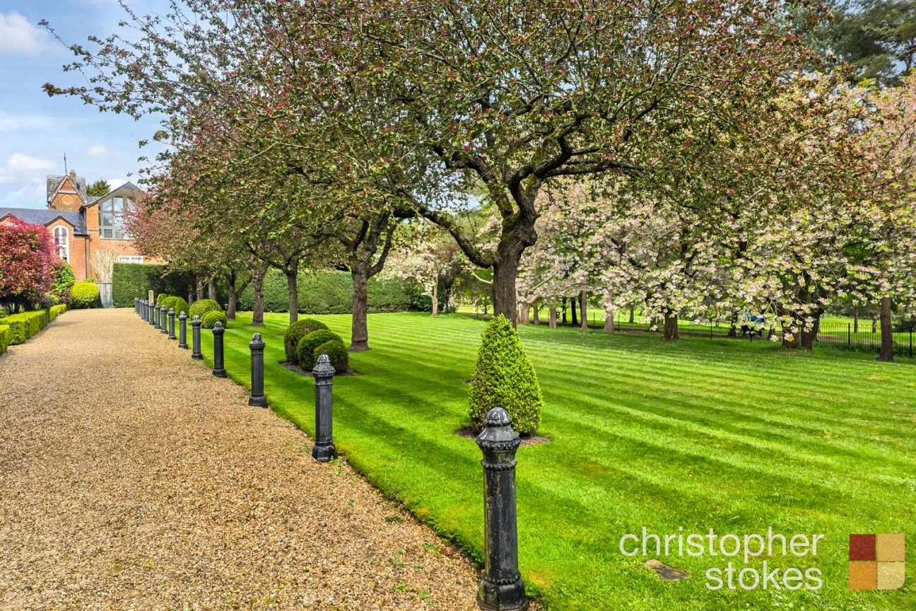 Bedwell Hall, Bedwell Park, Cucumber Lane, Essendon, Hatfield, Hertfordshire, AL9 6GJ
