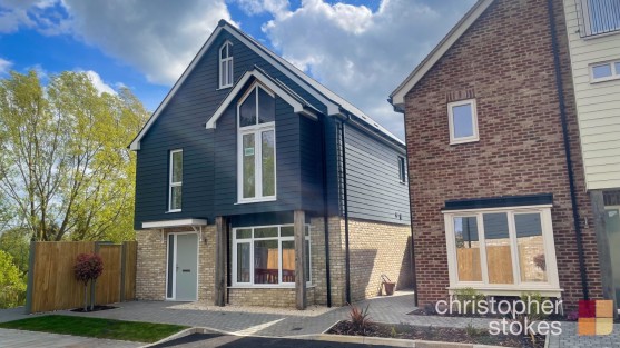 The Heron, The Chimes, Old Nazeing Road, Broxbourne, Essex, EN10 6RJ