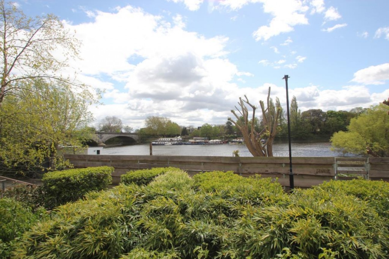 Kew Bridge Road, Brentford. TW8