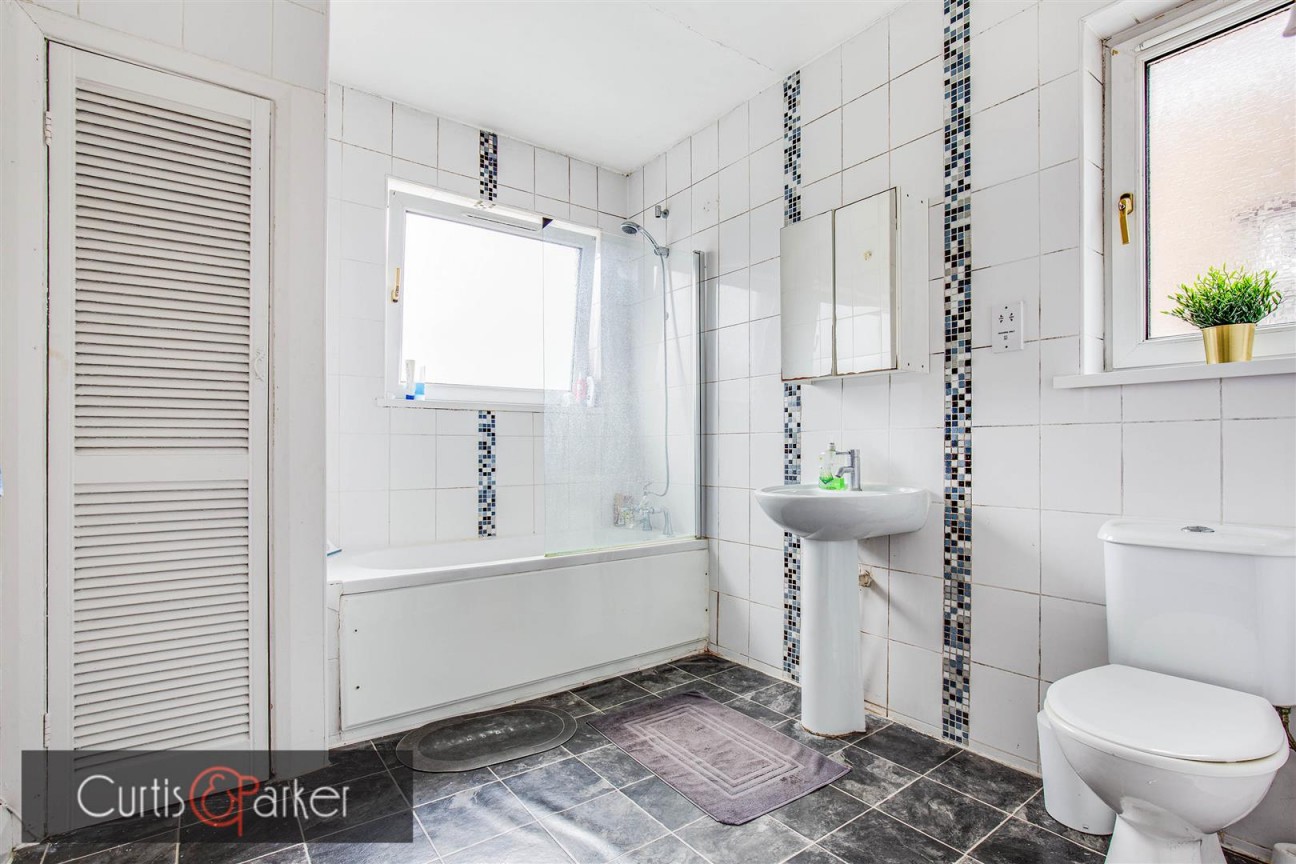 Gunnersbury Avenue, Acton, W3
