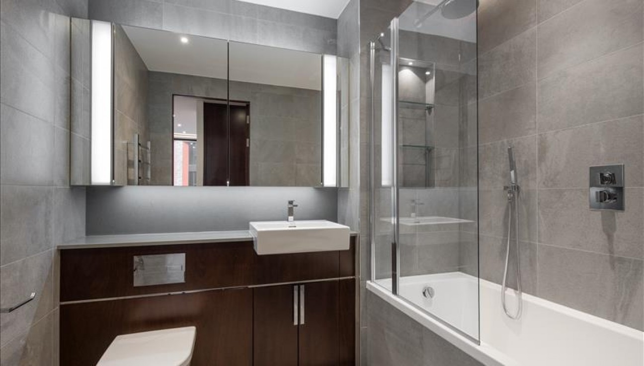 The Residence, 6-8 Charles Clowes Walk, London