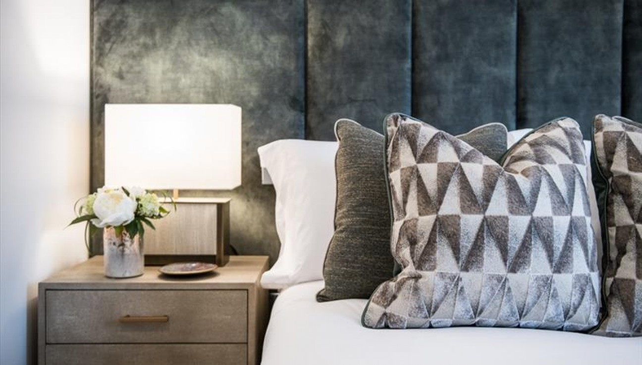 The Residence, 6-8 Charles Clowes Walk, London