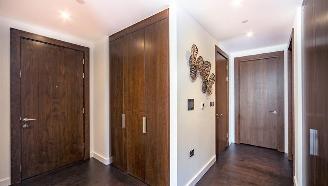 The Residence, 6-8 Charles Clowes Walk, London