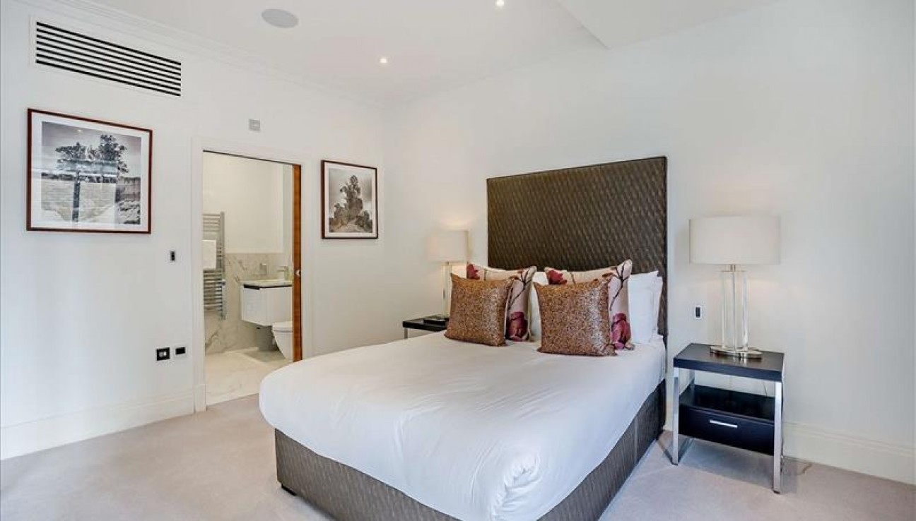 Rainville Road. Hammersmith, W6