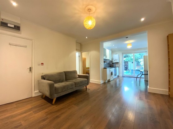 Gunnersbury Avenue, Acton, W3