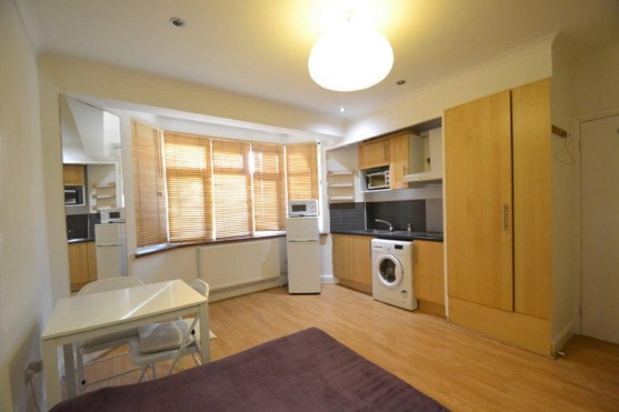 Gunnersbury Avenue, Acton, W3