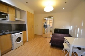 Gunnersbury Avenue, Acton, W3