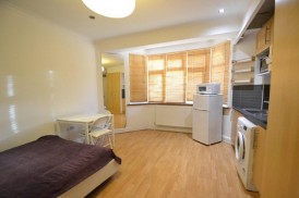 Gunnersbury Avenue, Acton, W3
