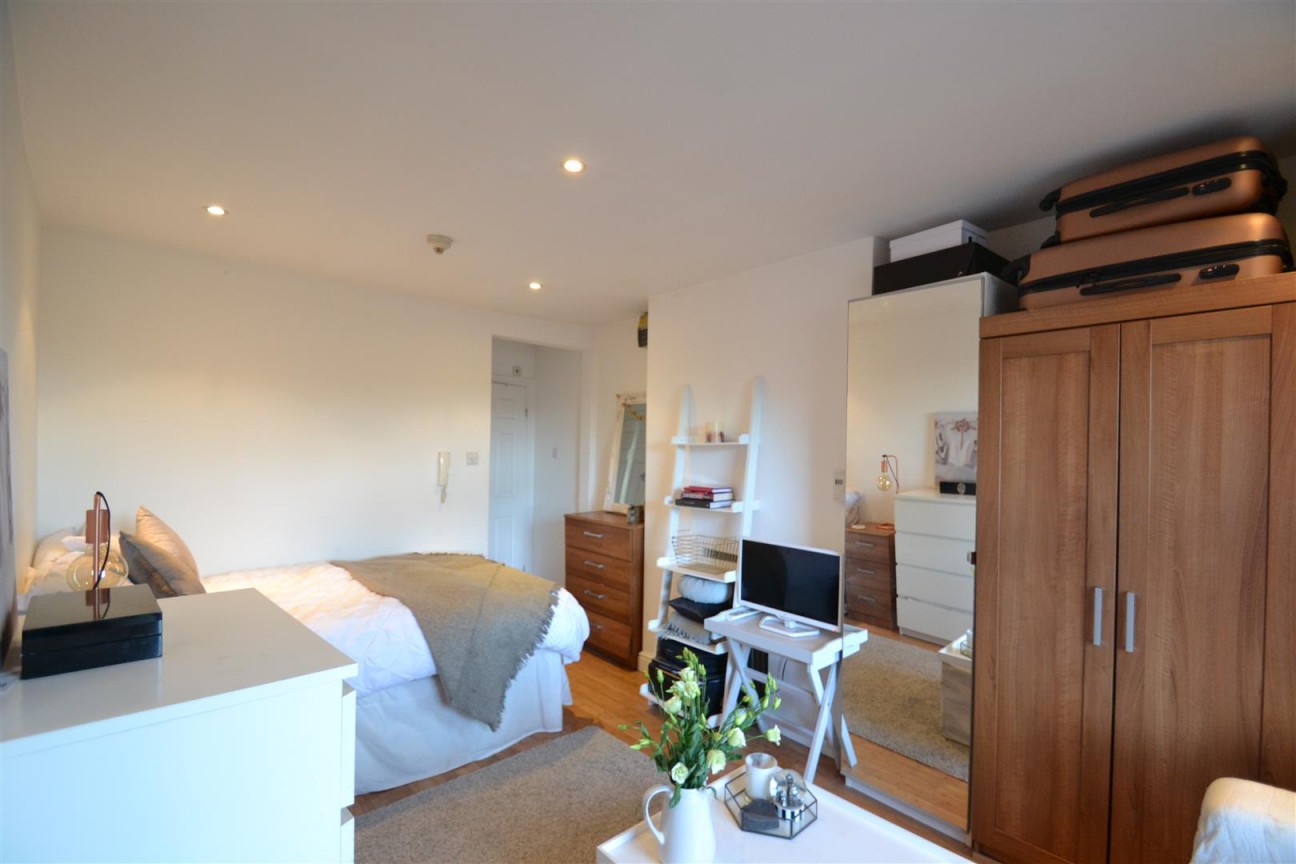 Emanuel Avenue, Acton, W3