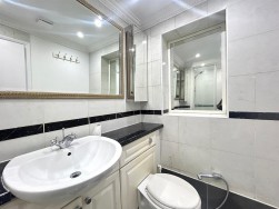 Warwick Road, Kensington, W14