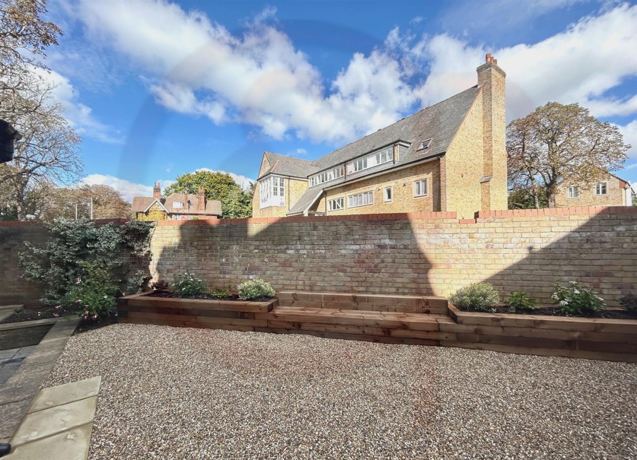 Hanger Lane, Ealing, W5