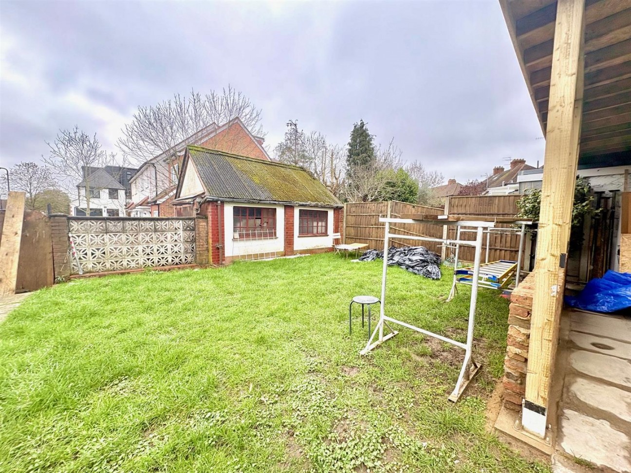 Long Drive, Acton, W3