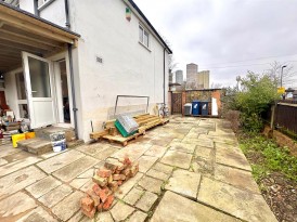 Long Drive, Acton, W3