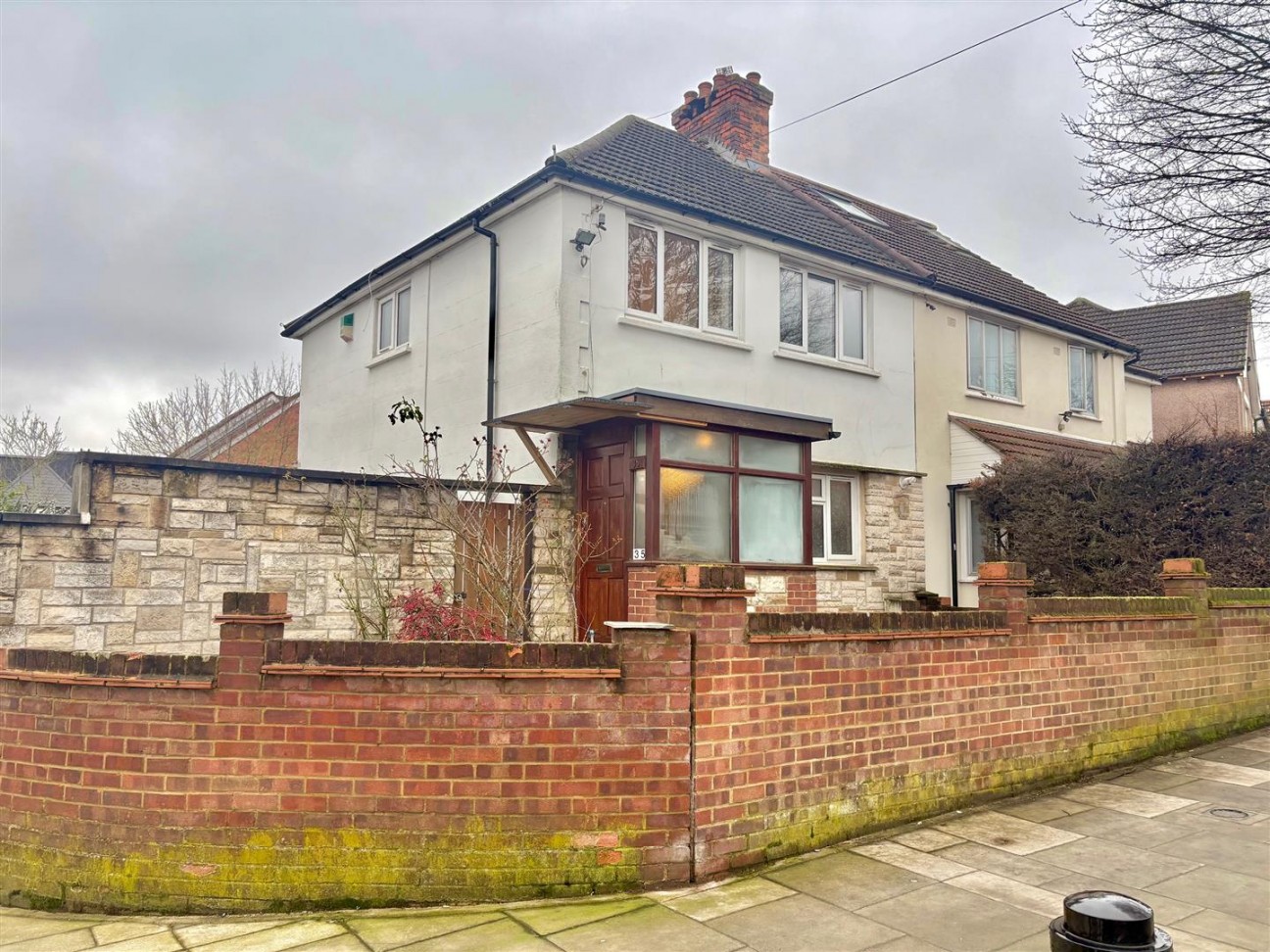 Long Drive, Acton, W3