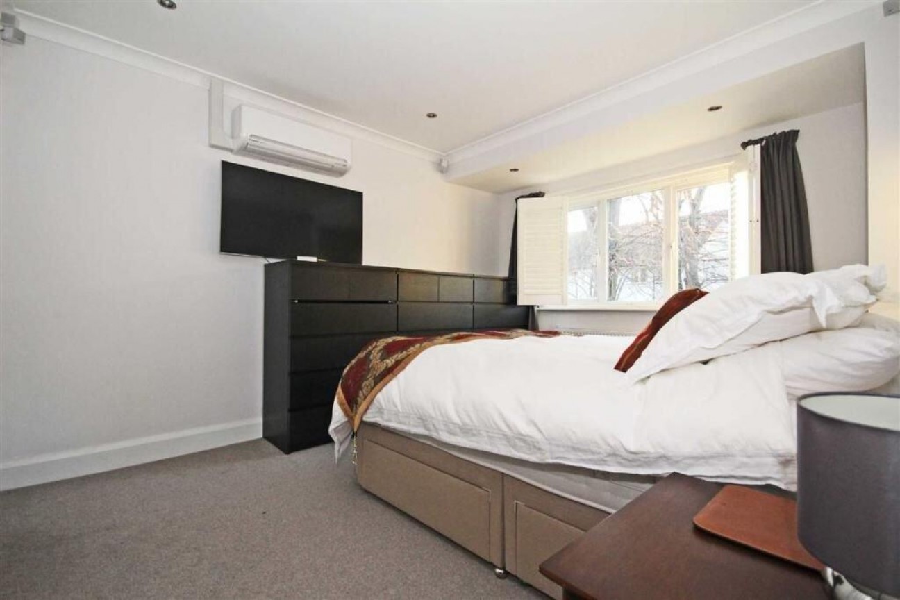 The Ridgeway, Acton Town, W3