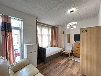 Mill Hill Road, Acton, W3