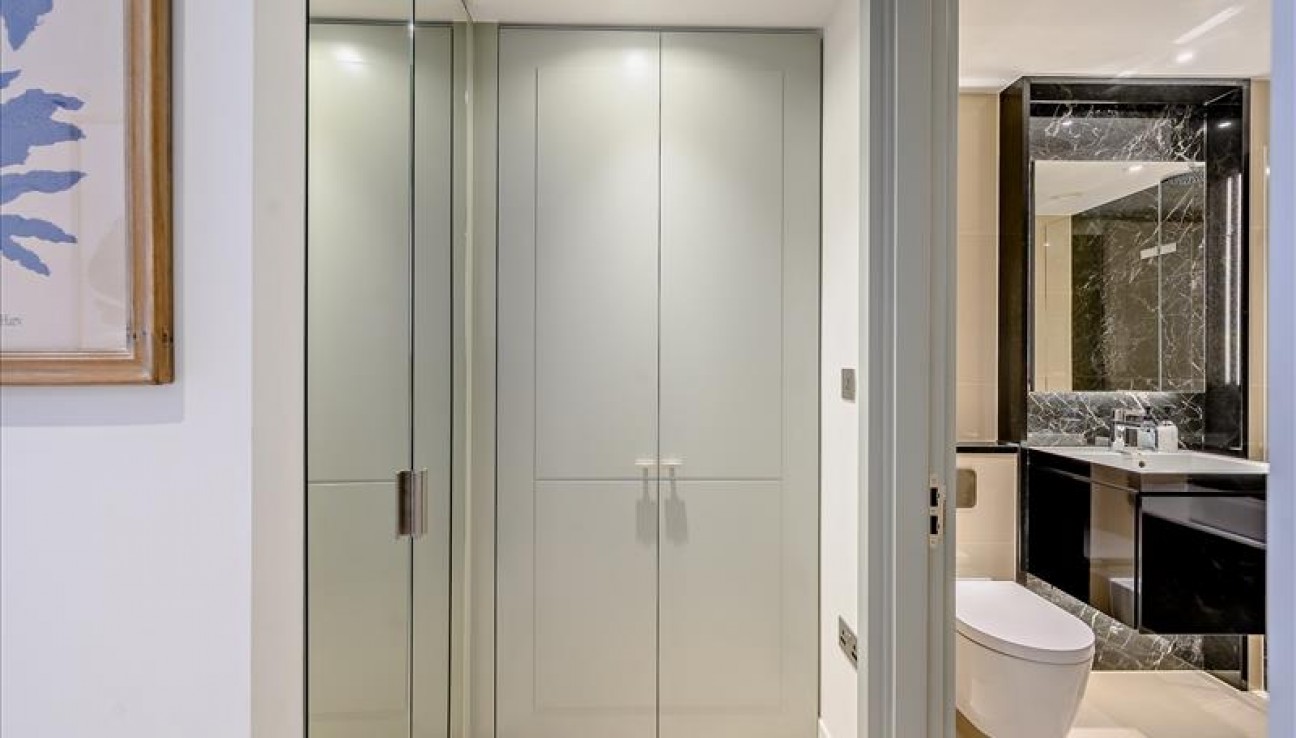 West End Gate, Edgware Road, W2