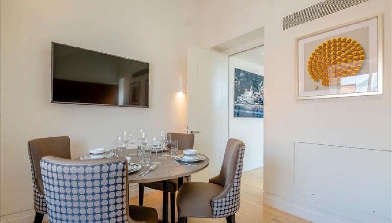 62 Green Street, London