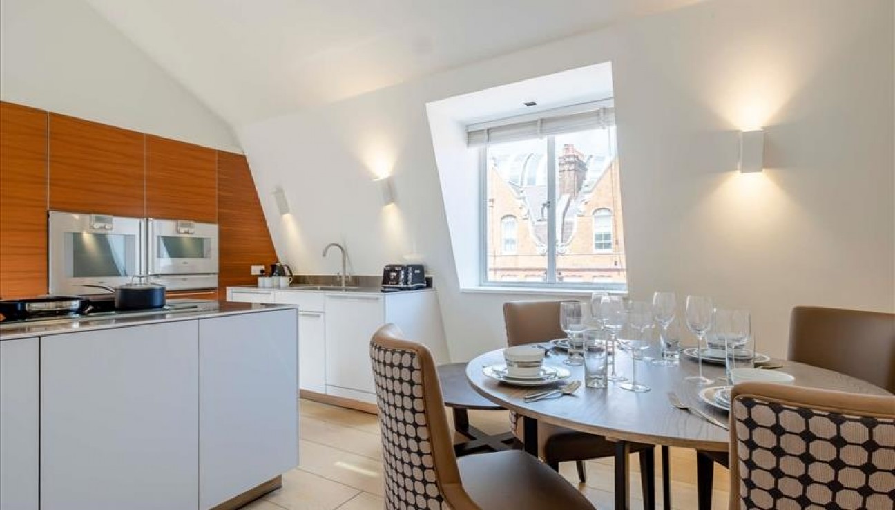 62 Green Street, London