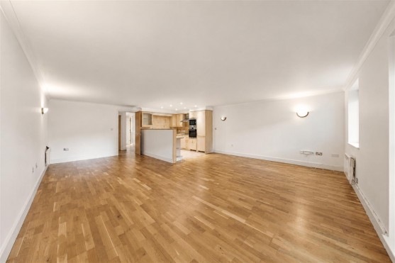 Chiswick High Road, Chiswick, W4