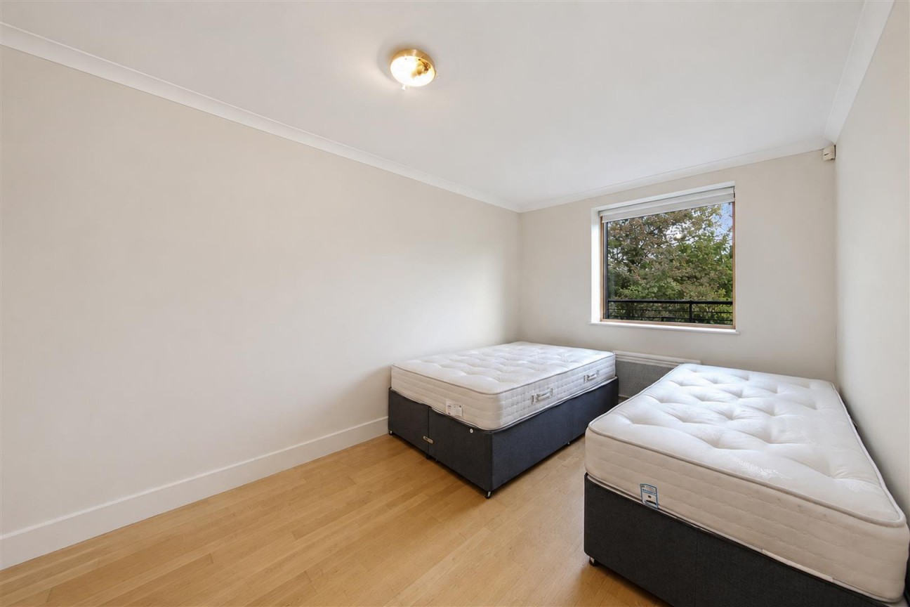 Chiswick High Road, Chiswick, W4