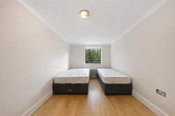 Chiswick High Road, Chiswick, W4