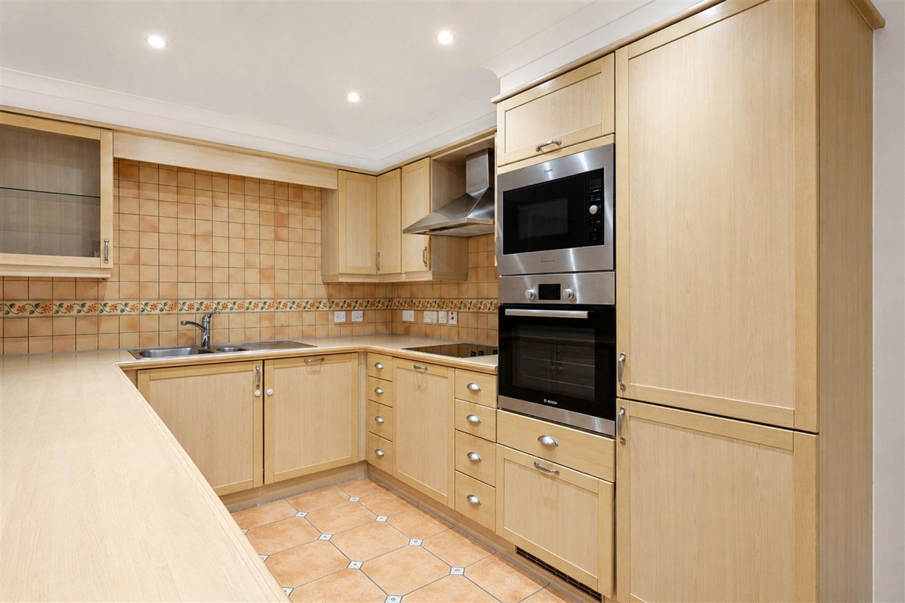 Chiswick High Road, Chiswick, W4