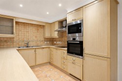 Chiswick High Road, Chiswick, W4