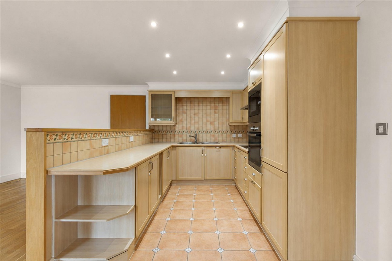 Chiswick High Road, Chiswick, W4