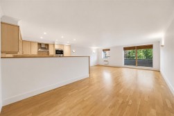 Chiswick High Road, Chiswick, W4