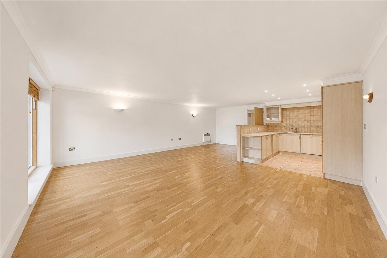 Chiswick High Road, Chiswick, W4