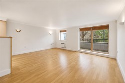Chiswick High Road, Chiswick, W4