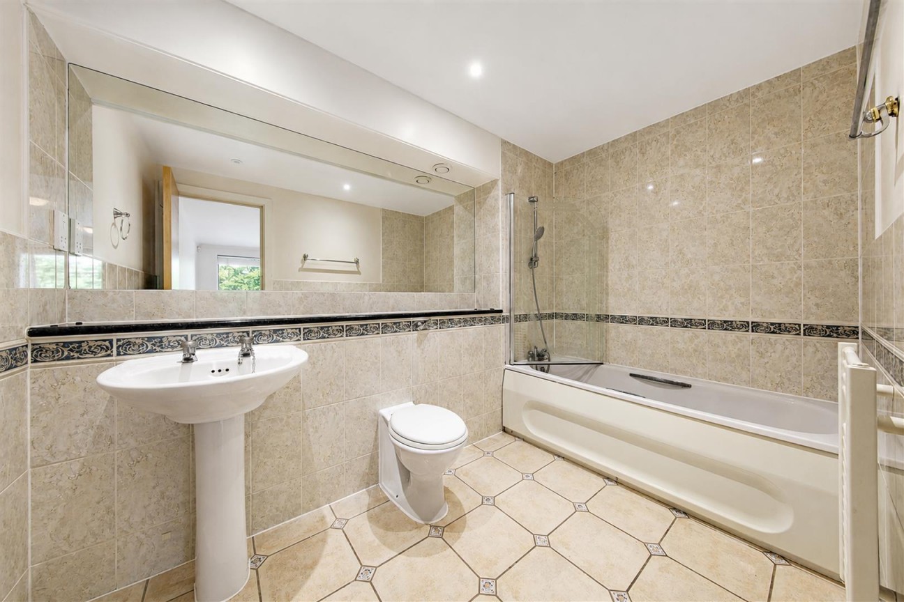 Chiswick High Road, Chiswick, W4