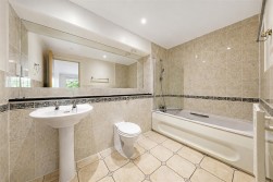 Chiswick High Road, Chiswick, W4