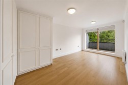 Chiswick High Road, Chiswick, W4