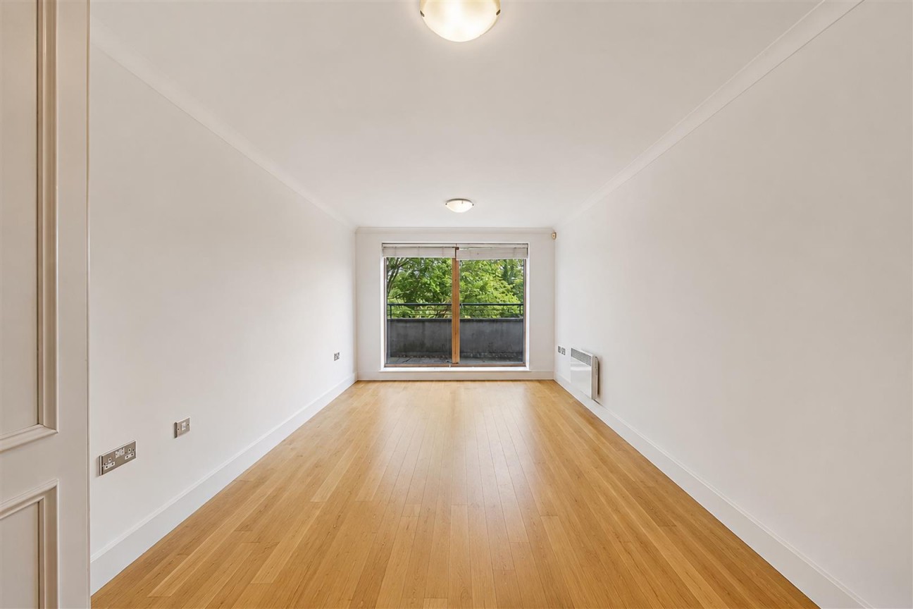 Chiswick High Road, Chiswick, W4