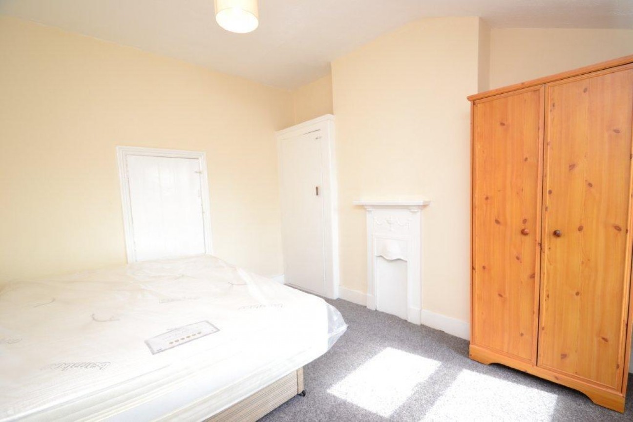 Newburgh Road, Acton, W3