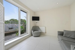 Chiswick High Road, Chiswick, W4