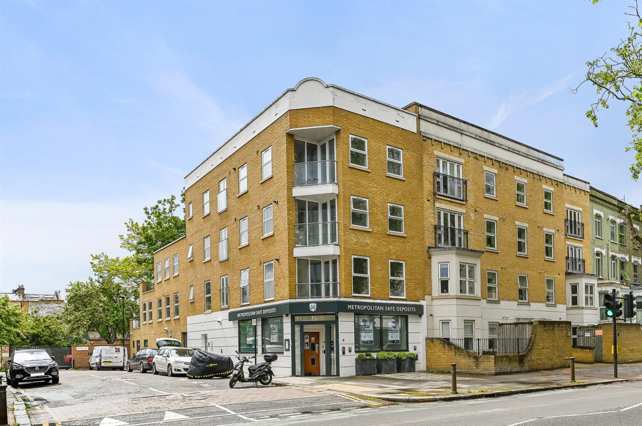 Chiswick High Road, Chiswick, W4