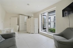 Chiswick High Road, Chiswick, W4