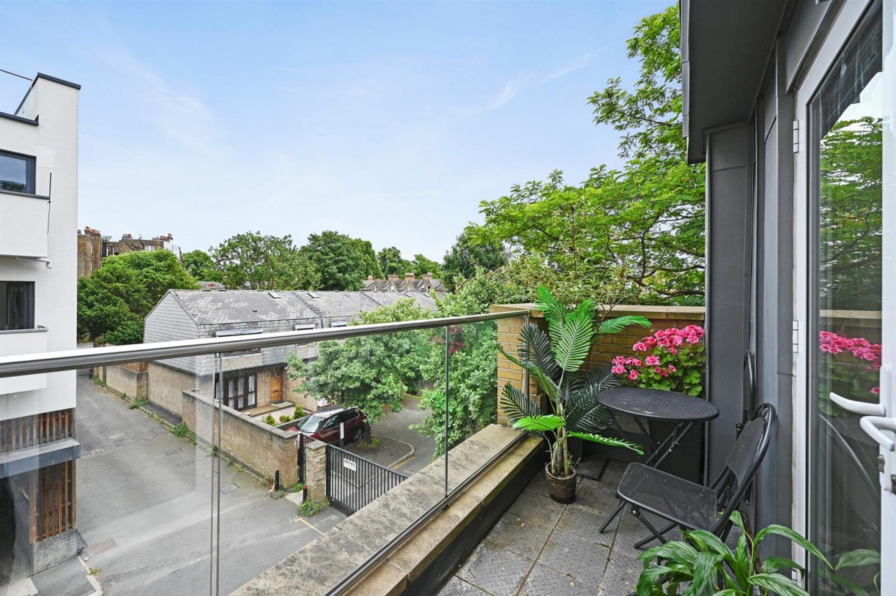 Chiswick High Road, Chiswick, W4