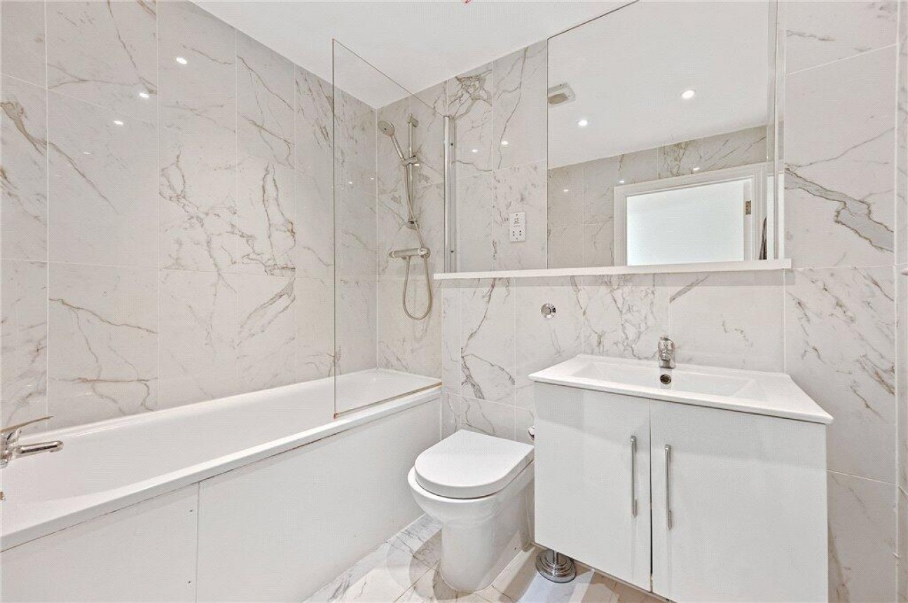 Chiswick High Road, Chiswick, W4