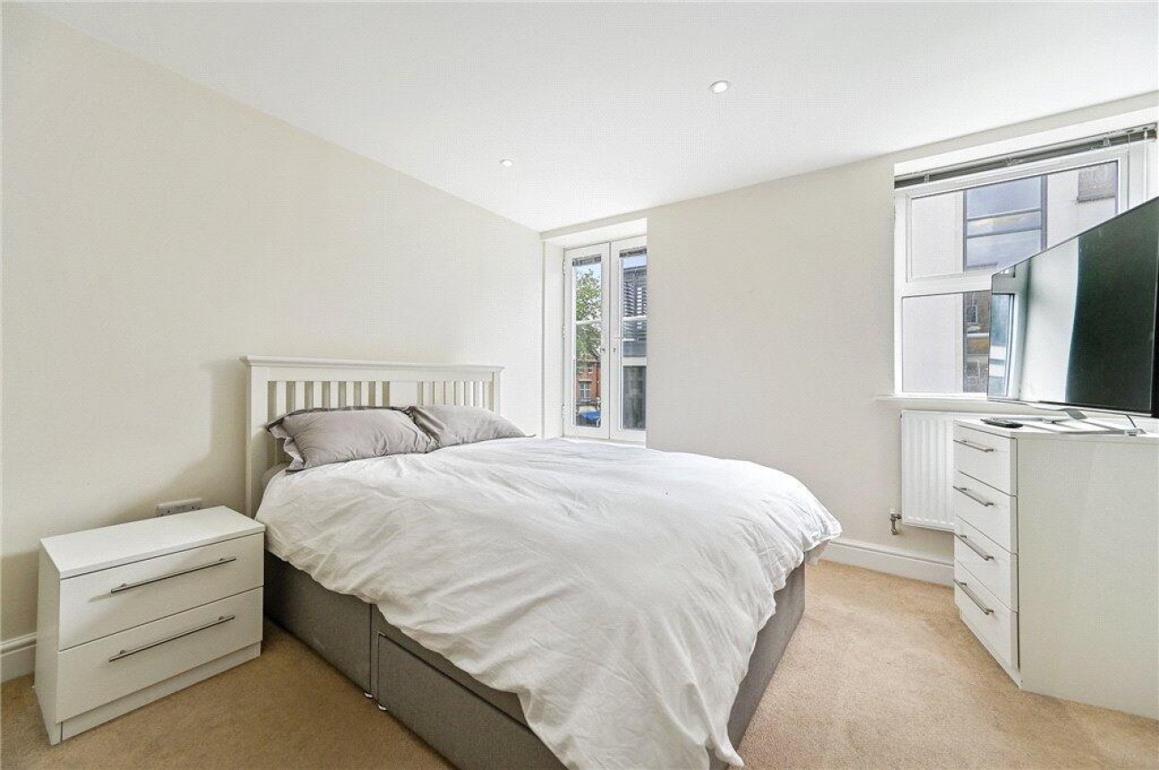 Chiswick High Road, Chiswick, W4