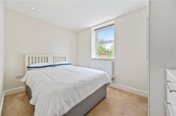Chiswick High Road, Chiswick, W4