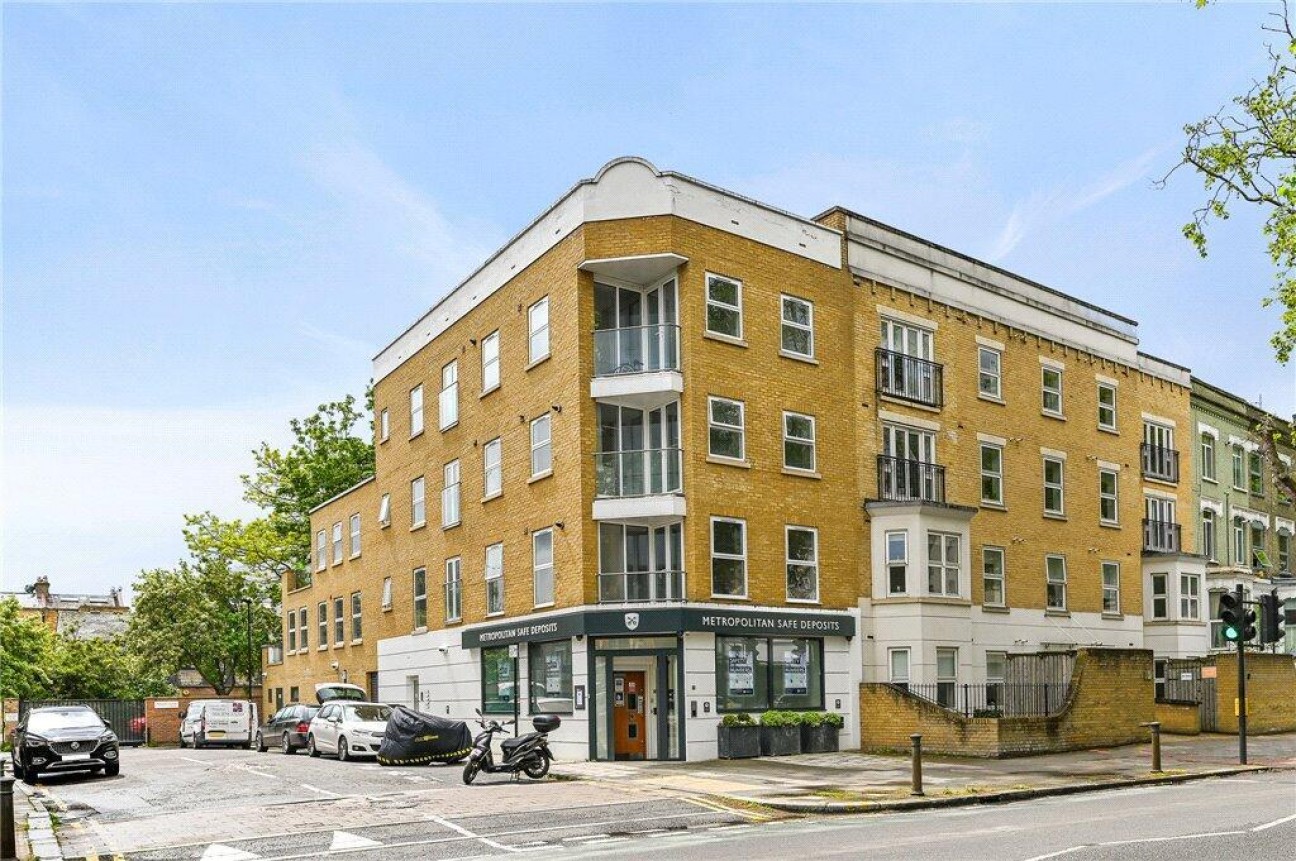 Chiswick High Road, Chiswick, W4