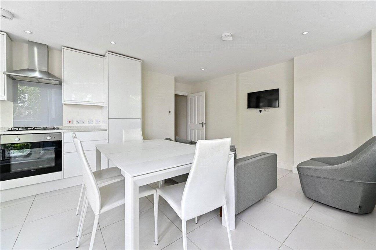 Chiswick High Road, Chiswick, W4