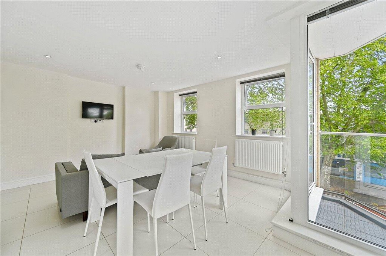 Chiswick High Road, Chiswick, W4
