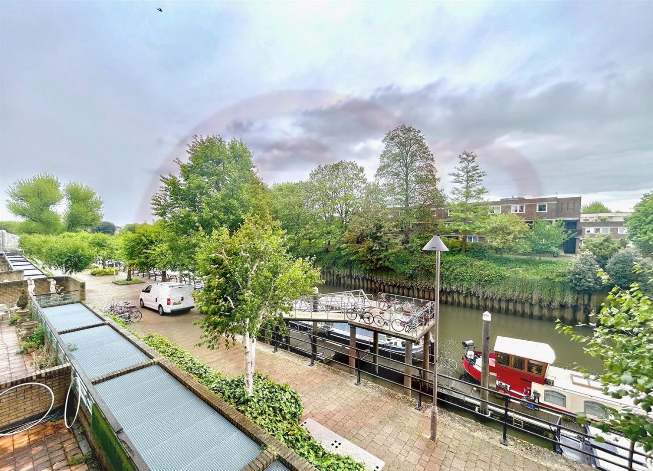 Point Wharf Lane, Brentford, TW8