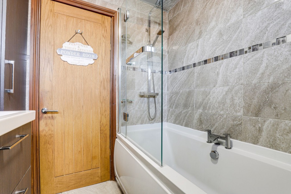 Auckland Road, Hucknall, NG15