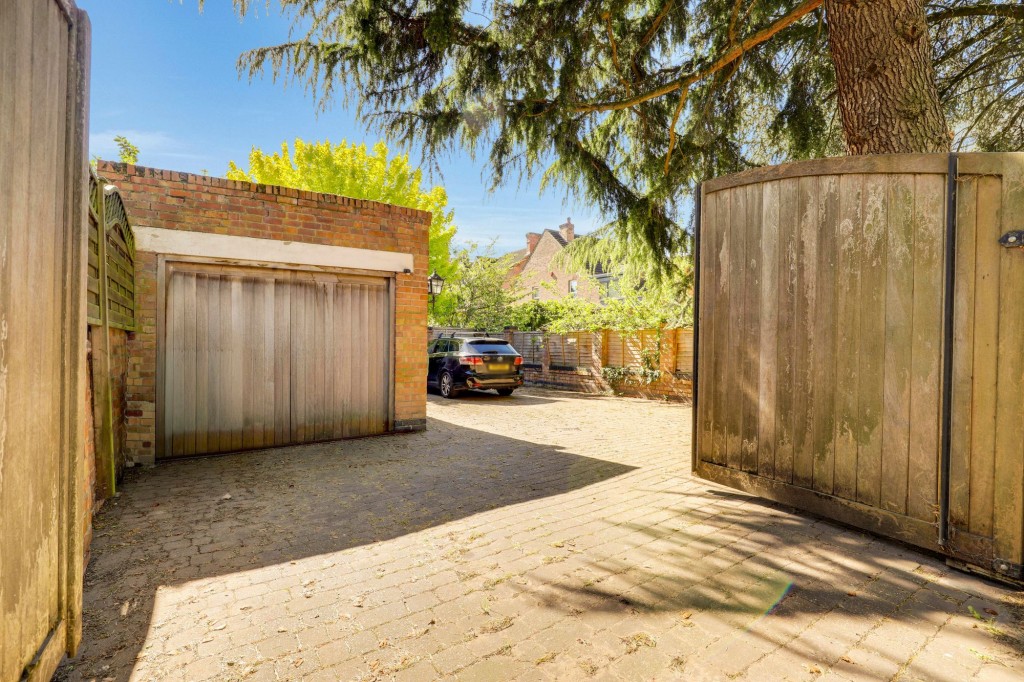 Bridgford Road, West Bridgford, NG2